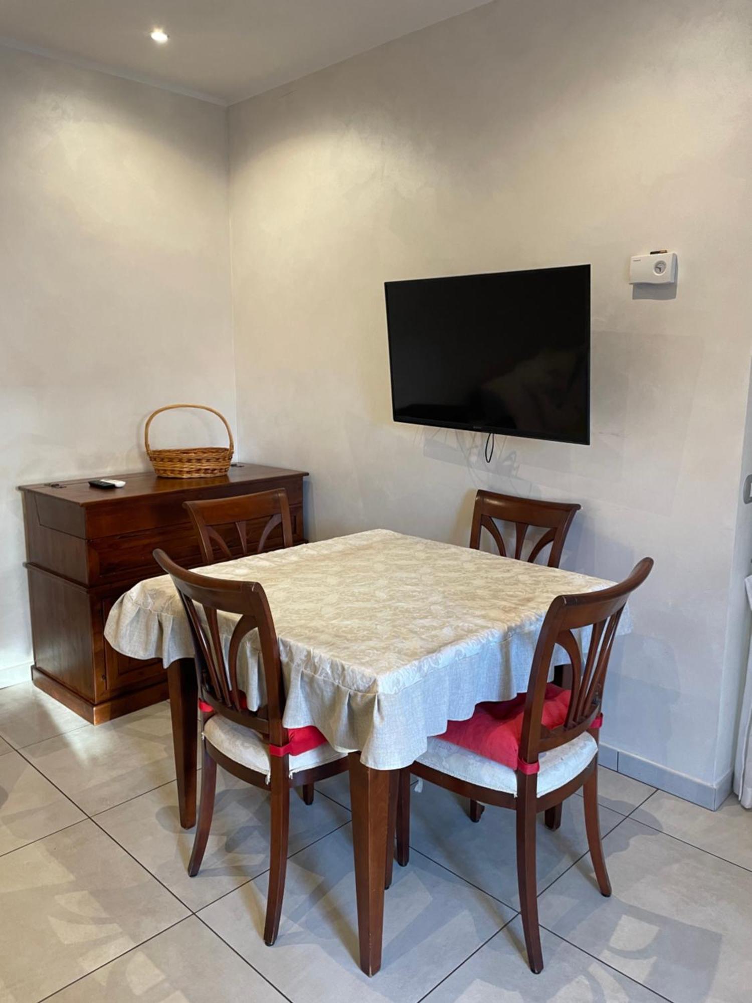 Home With Parking Near The Airport And Beach 菲乌米奇诺 外观 照片