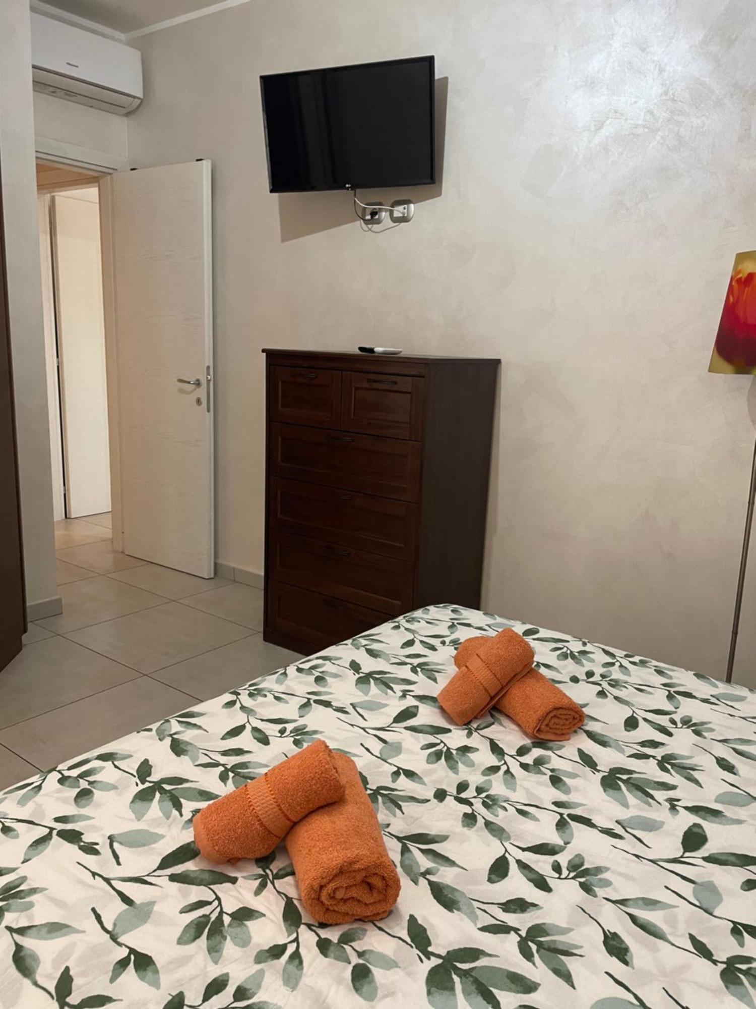 Home With Parking Near The Airport And Beach 菲乌米奇诺 外观 照片