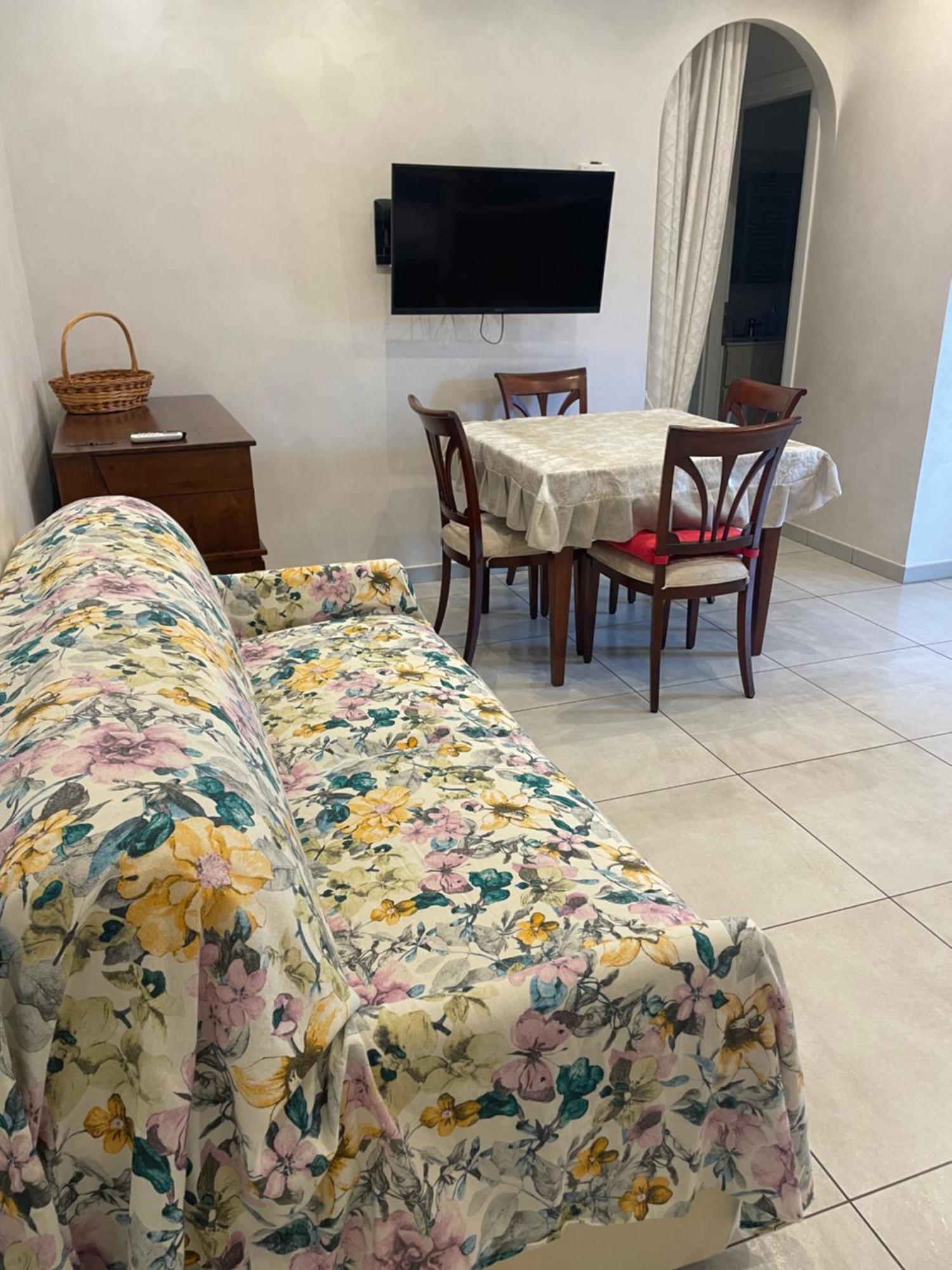 Home With Parking Near The Airport And Beach 菲乌米奇诺 外观 照片